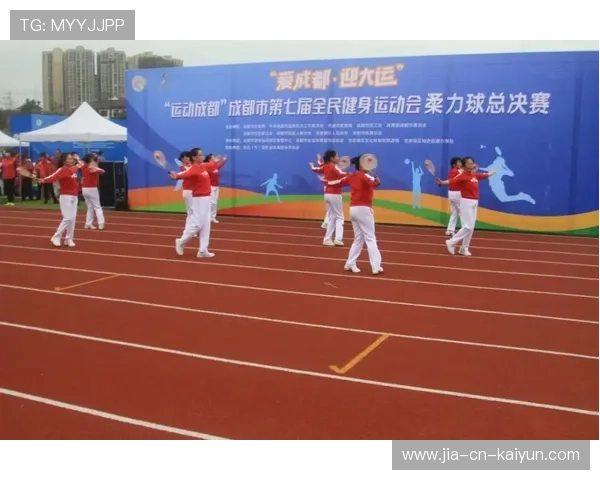 “2025世界运动会：高新体育中心健力赛事精彩纷呈，选手激情四溢”